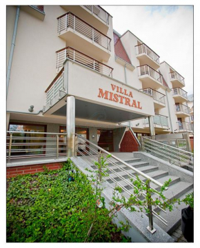Гостиница Apartamenty na Wyspie - Villa Mistral - Apartamenty z sypialnią i parkingiem  Свиноуйсьце